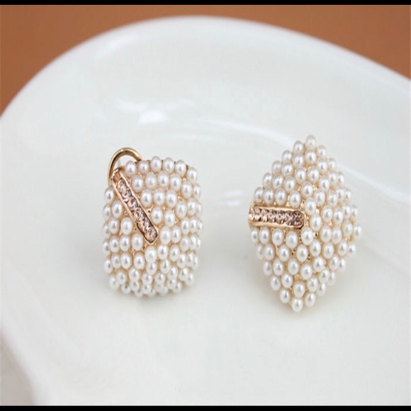 Pearl Studs Earrings 💎 - Picture 2 of 5